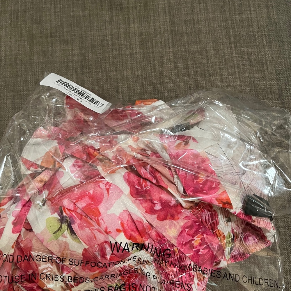 NWT Lulu’s Pink Floral Romper - Size Small - Picture 3 of 3